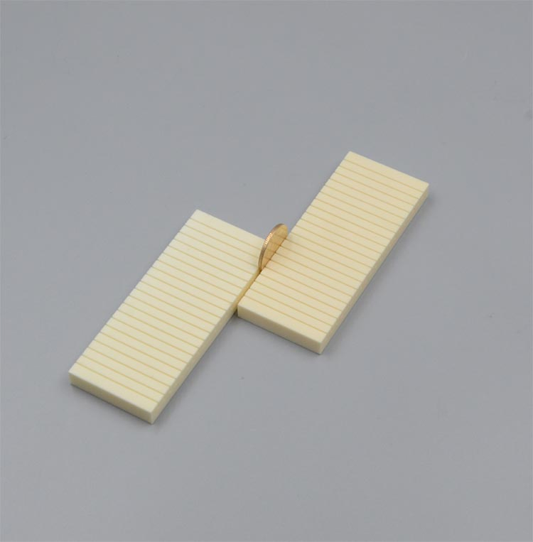 Прямоугольная пластина из оксида алюминия 99.7%