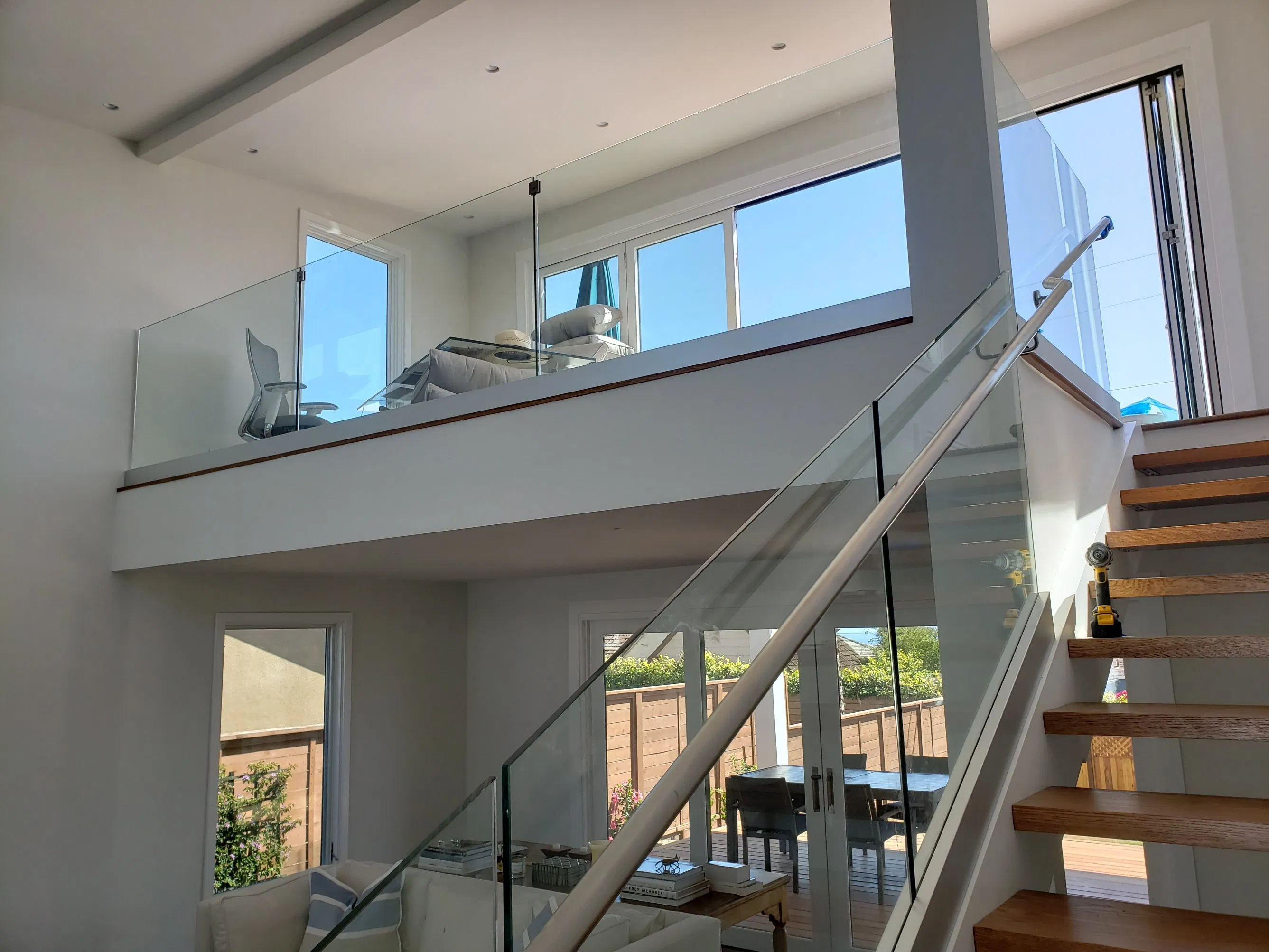 Stainless Steel Staircase Glass Balustrade Spigot Side Mounted Railing