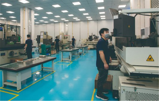 Индивидуальная литьевая форма для зарядки автомобильных деталей