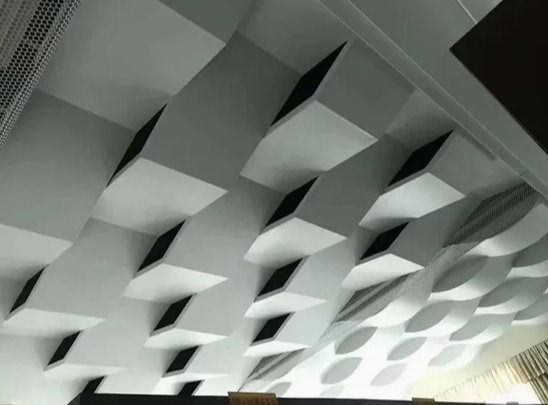 Low Maintenance Glass Facade System for Commercial Use