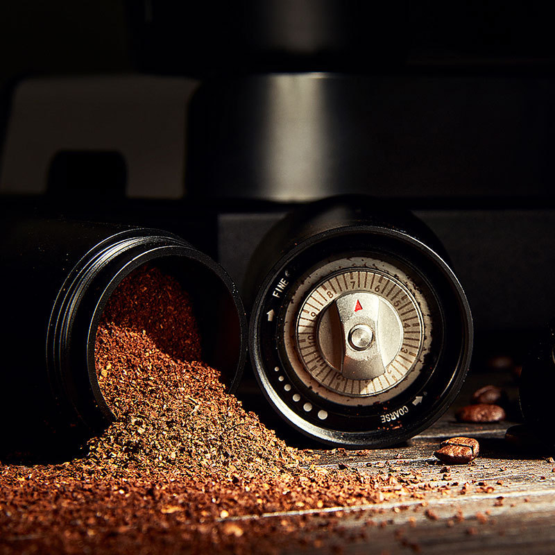 Customized Mini Coffee Bean Grinder OEM Stainless Steel Grinding Core Coffee Machine Aluminum Alloy Hand Crank Coffee Bean Grinder