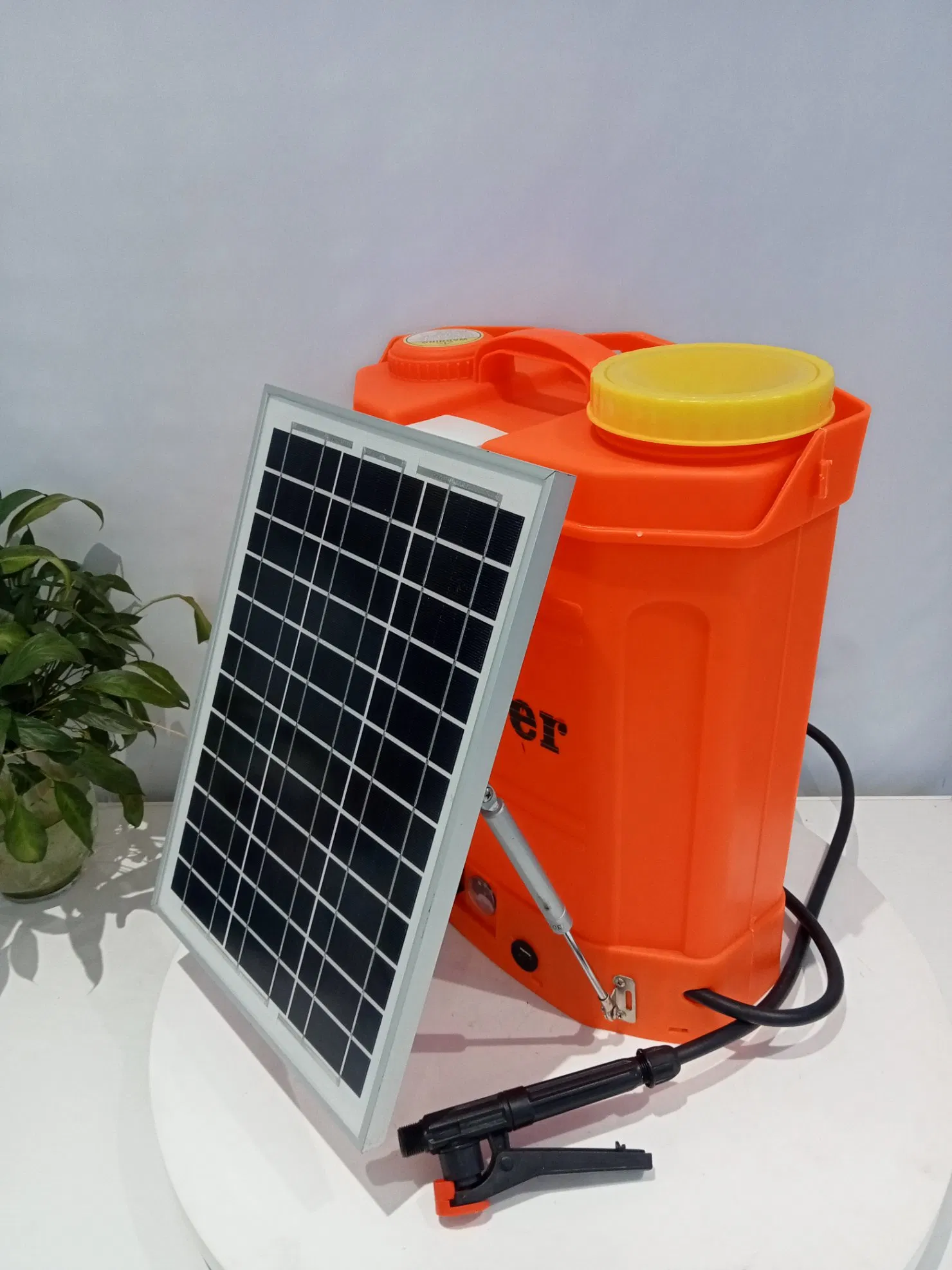 Ранцевый опрыскиватель Farmguard 16л с солнечной панелью