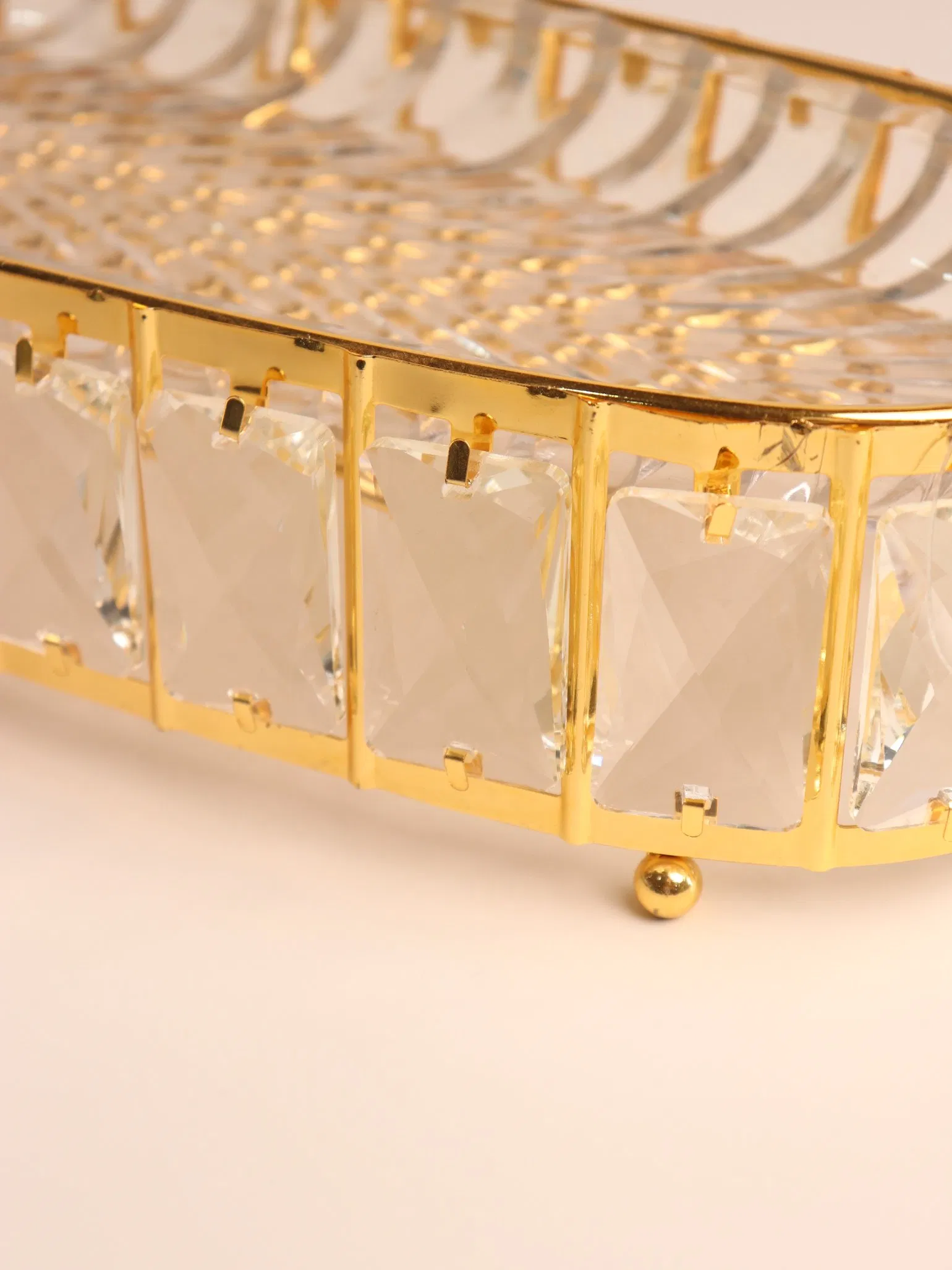 Elegant Glass Fruit Platter with Sturdy Iron Frame Design