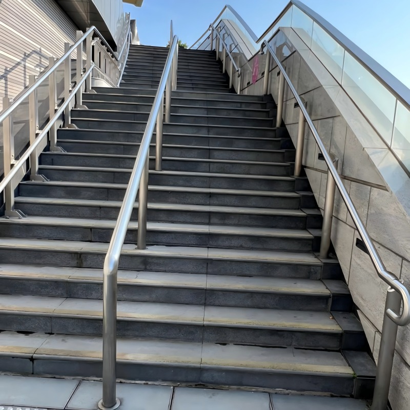 Custom Stainless Steel Fence Stainless Steel Pipe Cutting Welding Grinding