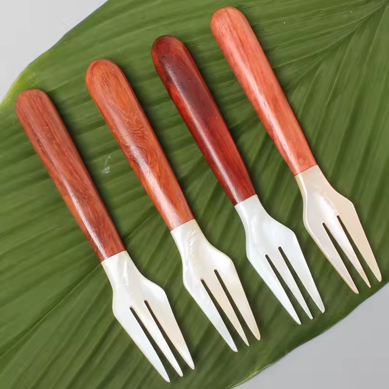 Stylish Shell Fork with Exquisite Wood Handle for Home Use