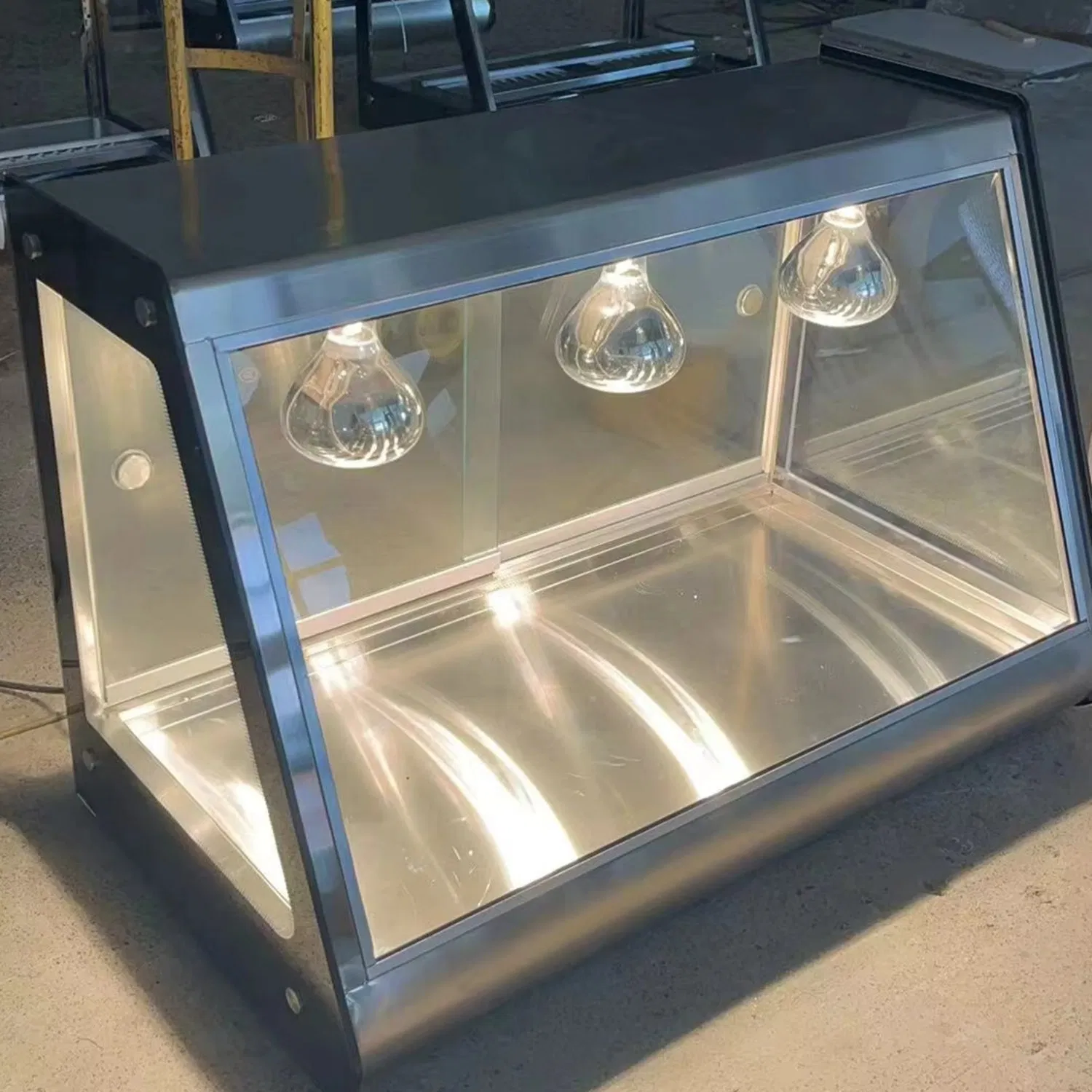 Dual Zone Food Warming Cabinet with Separate Controls for Dry and Moist Heat Applications