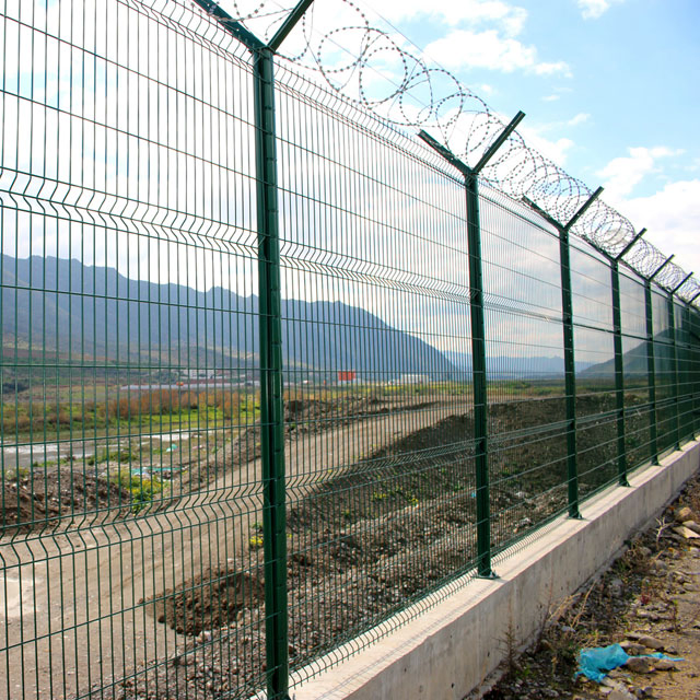 Factory Price Welded Metal PVC Coated Curvy Security Mesh Farm Fence