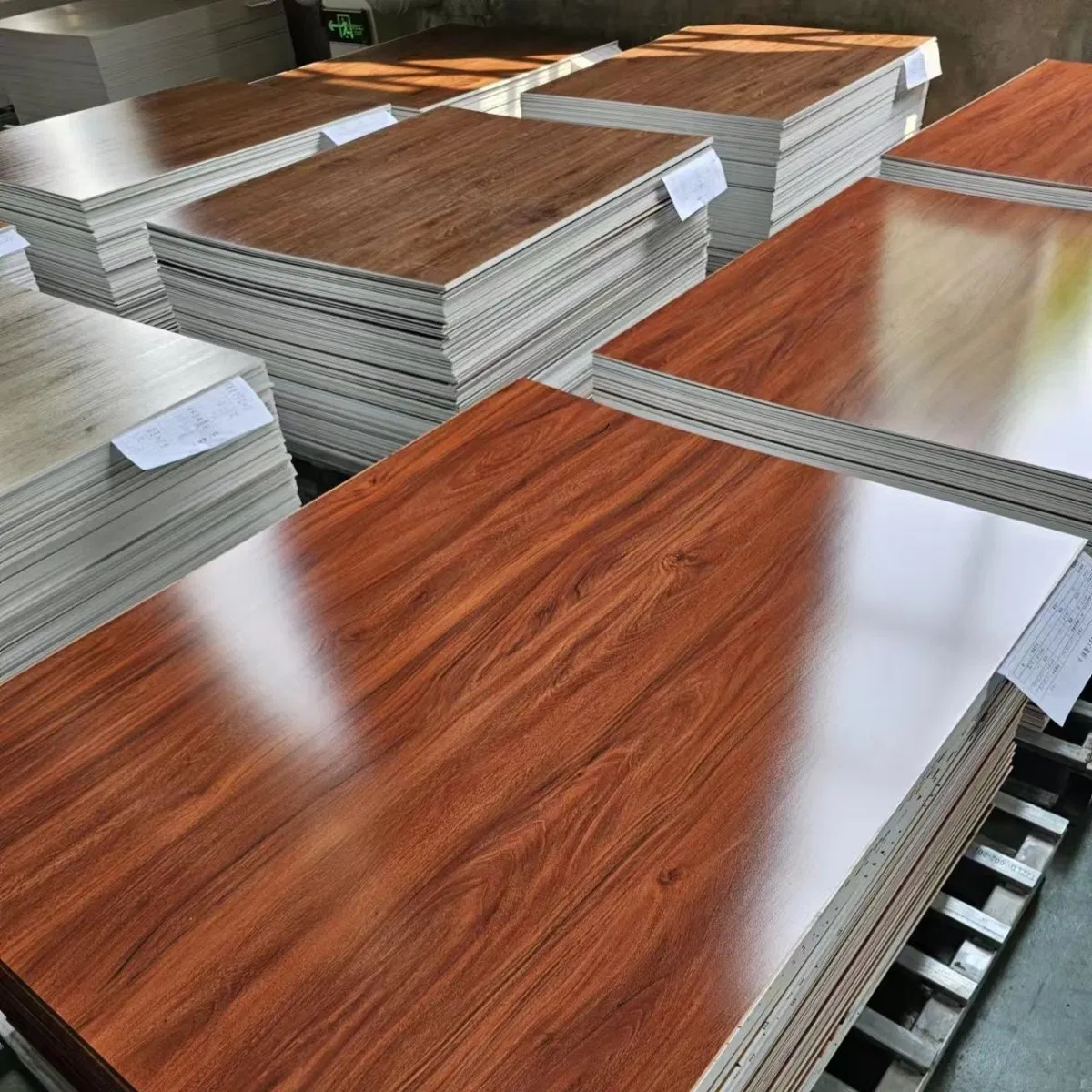 Factory Price 4.5mm IXPE Vinyl PVC Plank Spc Flooring with Soundproof