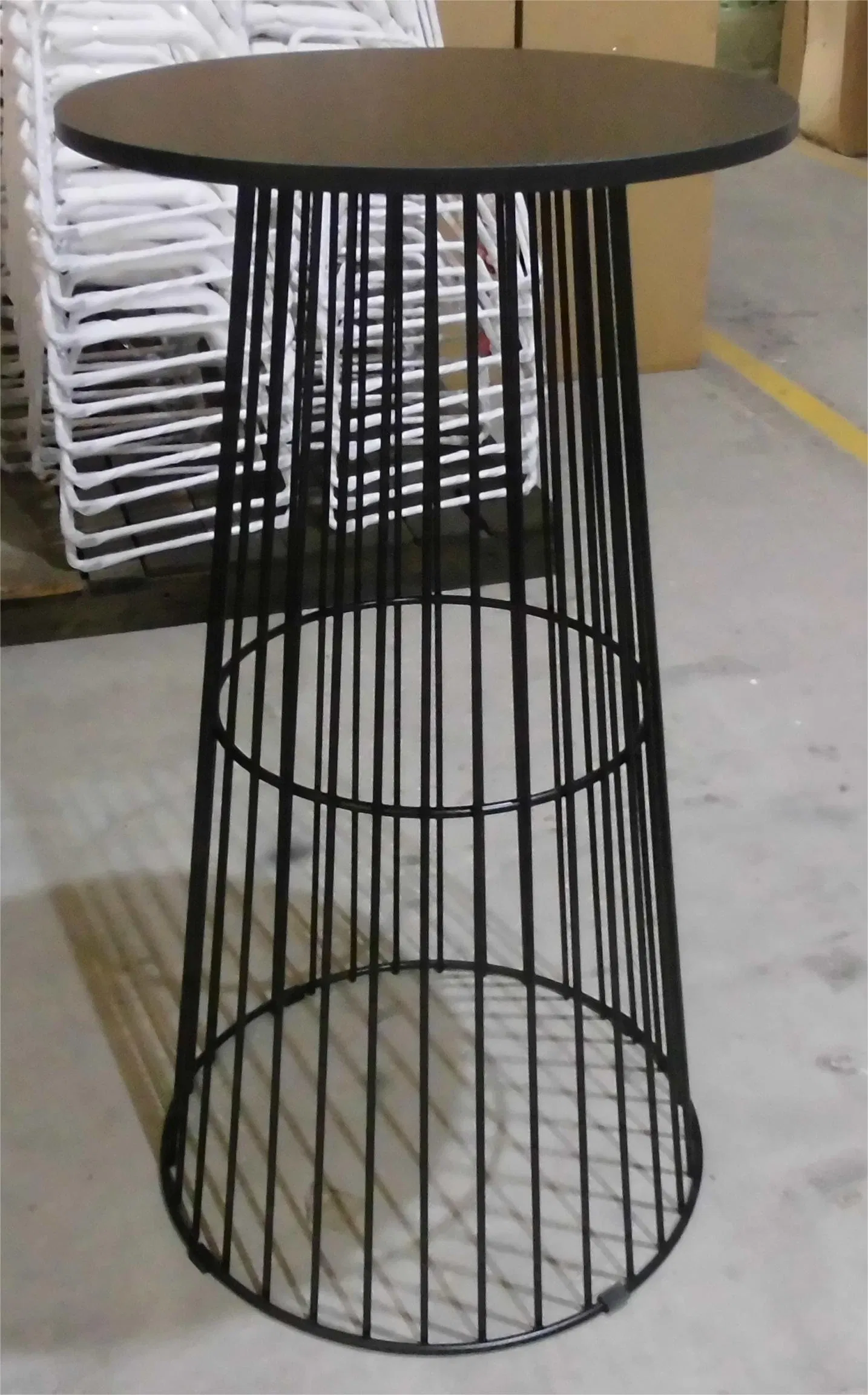 China Metal Steel Wire Table with Glass Top for Kitchen Counter