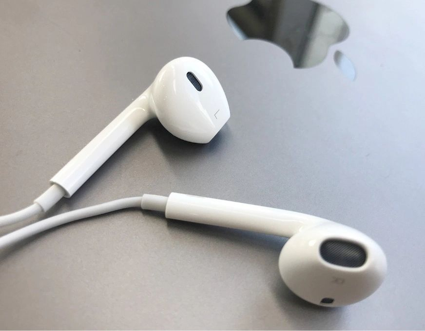 Wholesale Cheap 3.5mm Wired Earphone Headphone with Cable in Ear Hands Free Earphone