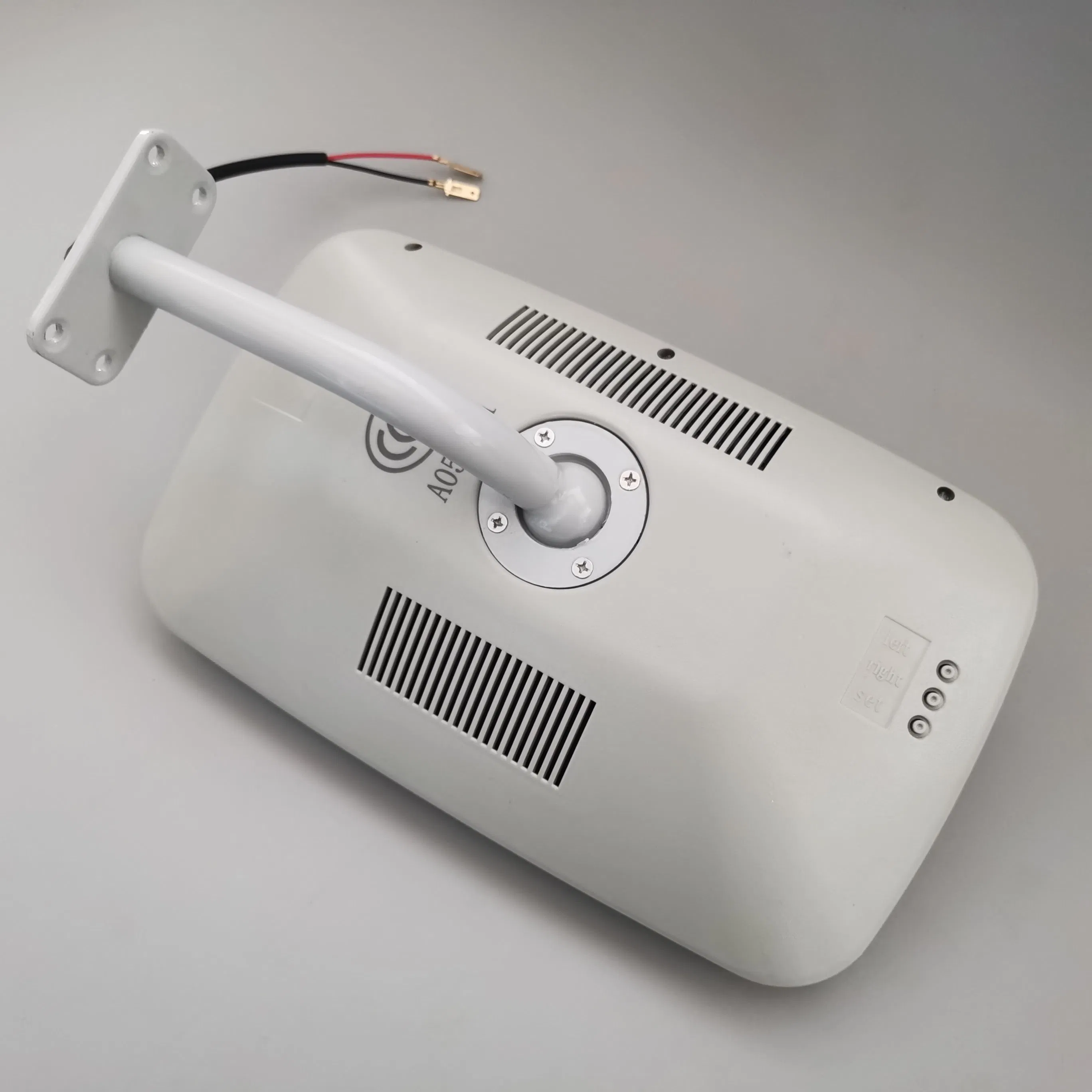 Цифровые часы в зеркале заднего вида для автобусов и грузовиков