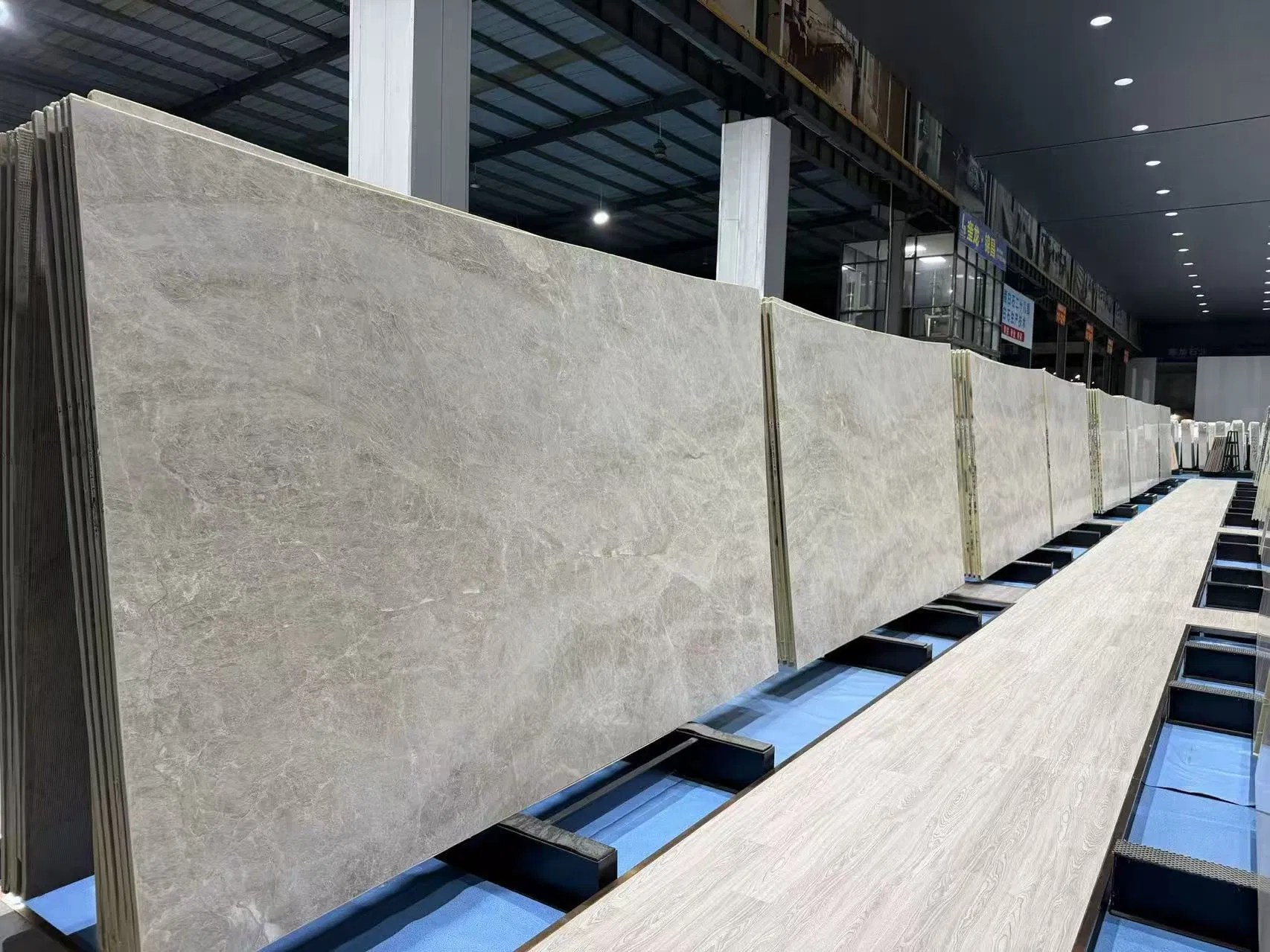 Luxury Polished Taj Mahal Quartzite Kitchen Countertops and Marble Slabs in 2cm