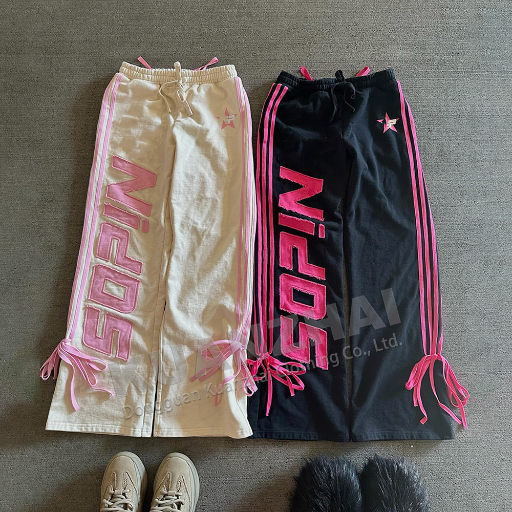 Костюм женский куртка с капюшоном и брюки расклешенные