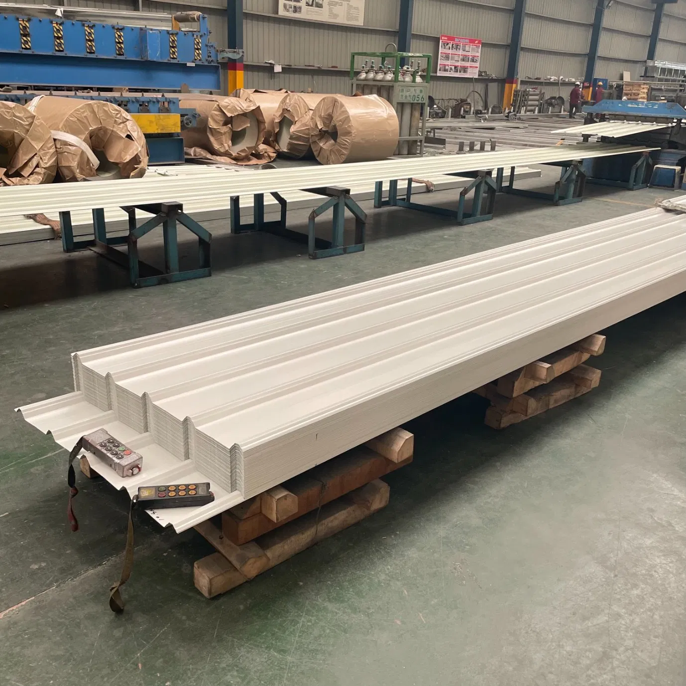 China Factory Price 0.4mm Galvalume Steel Sheet Durable Color Steel Tile for Construction