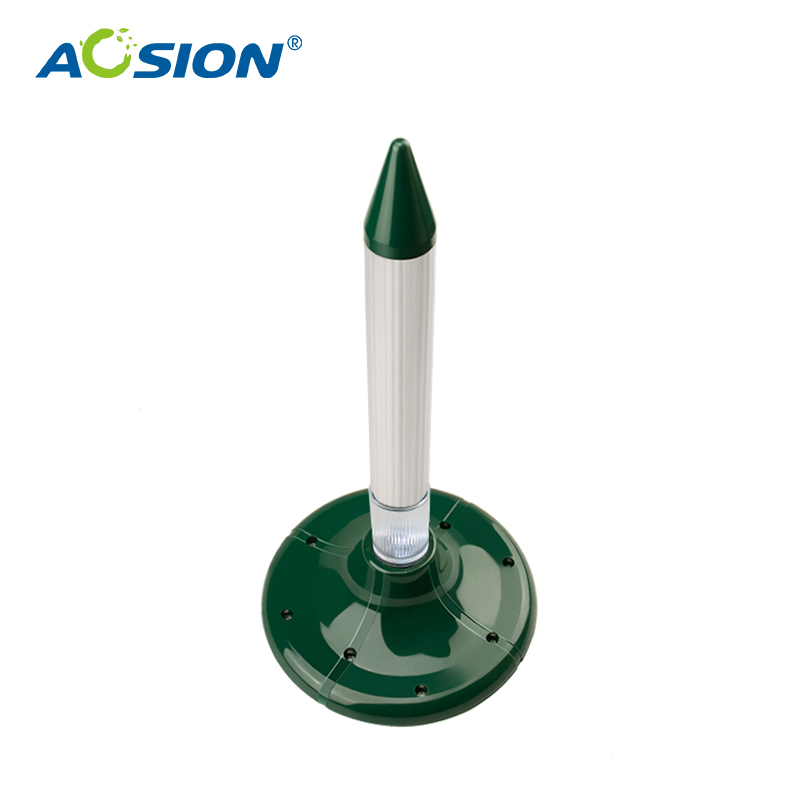 Gopher Repeller with Ultrasonic Rodent Chaser and Solar Powered Garden Light