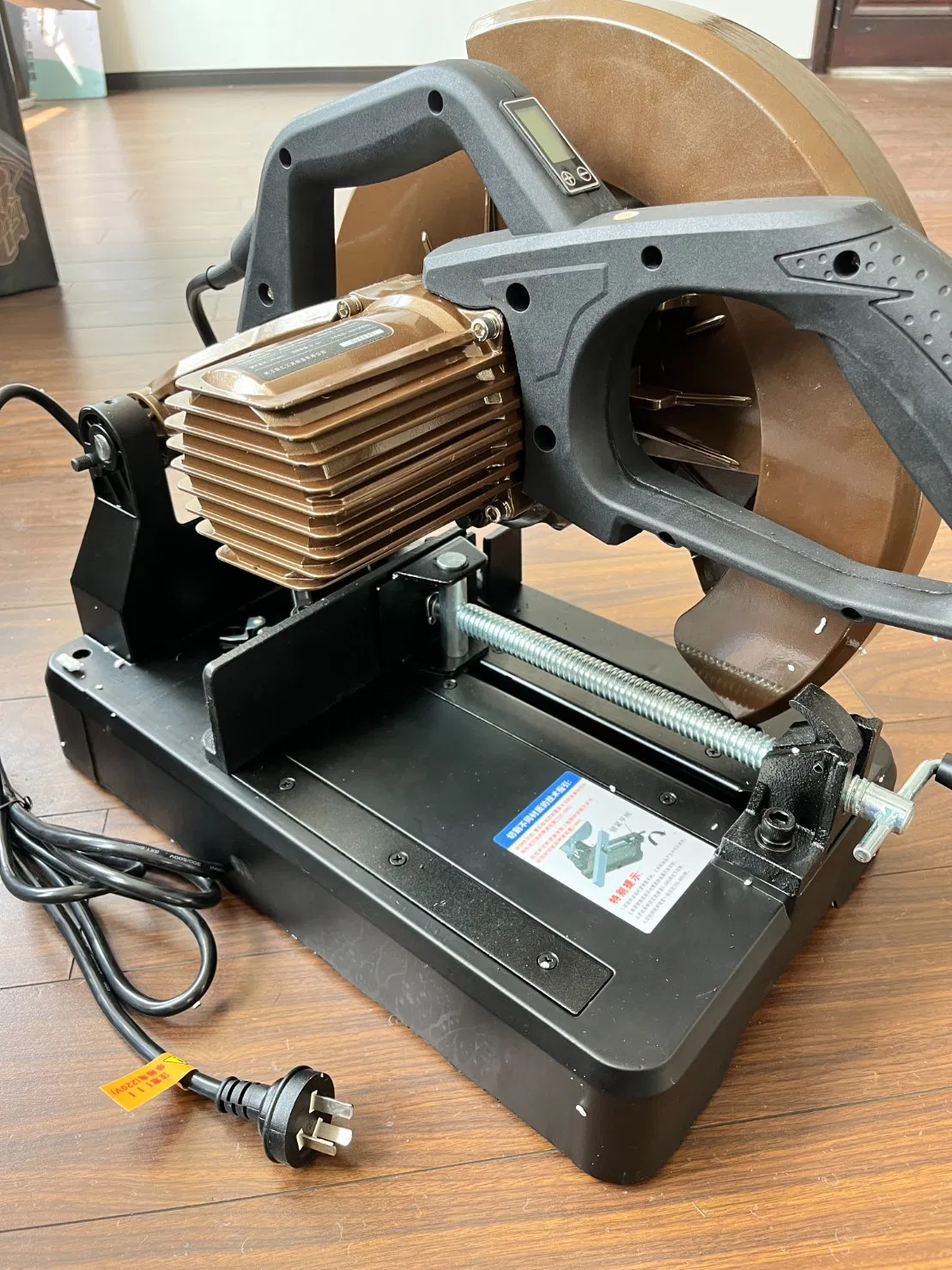 Professional Lightweight Dust Reducing Circular Saw for Construction Sites