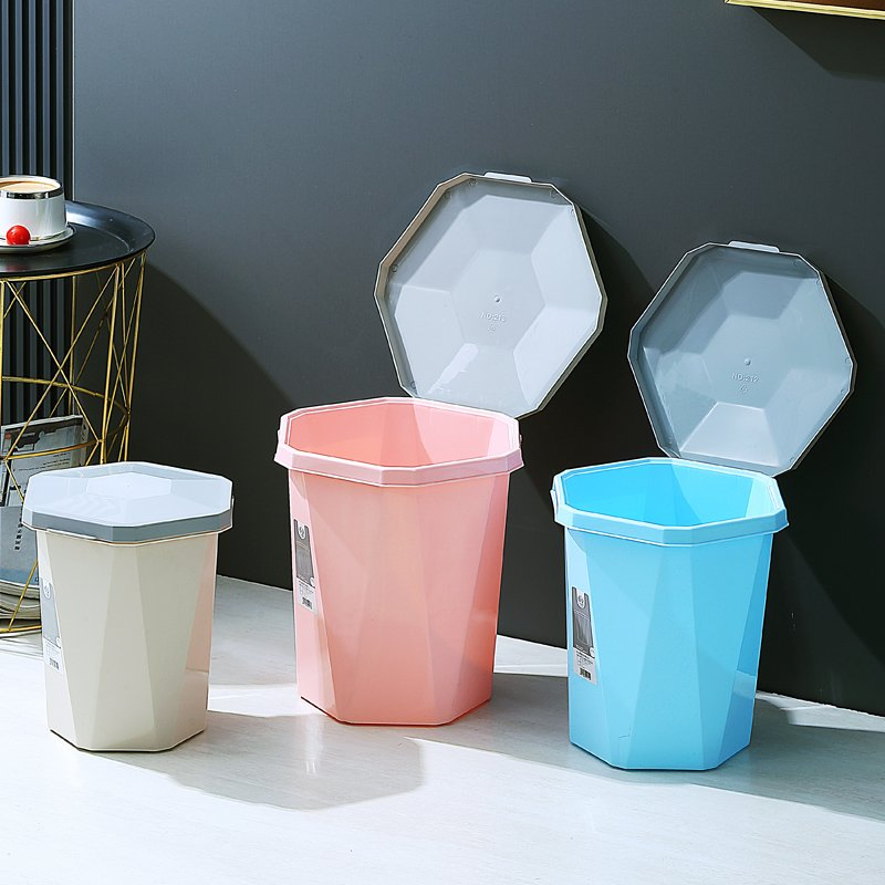 Пластиковое мусорное ведро для дома