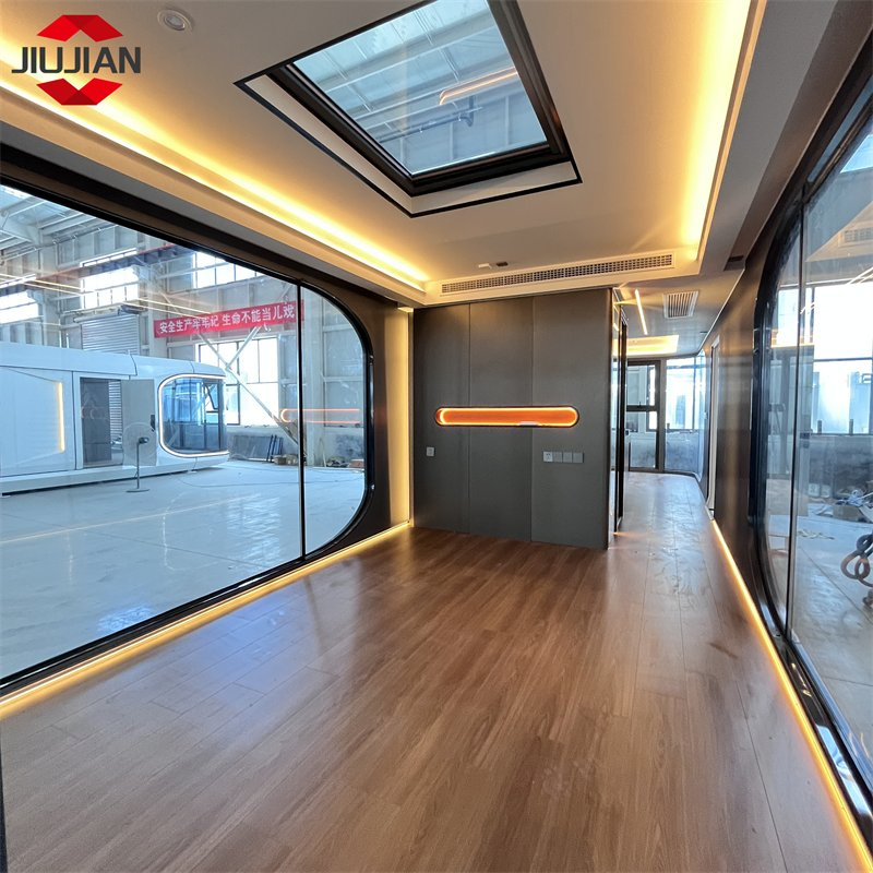 Custimozed Steel Structure 40FT Mobile Prefabricated Modern Vacation Hotel Luxury Smart Home Portable Living Tiny House Modular Vessel Space Capsule Price