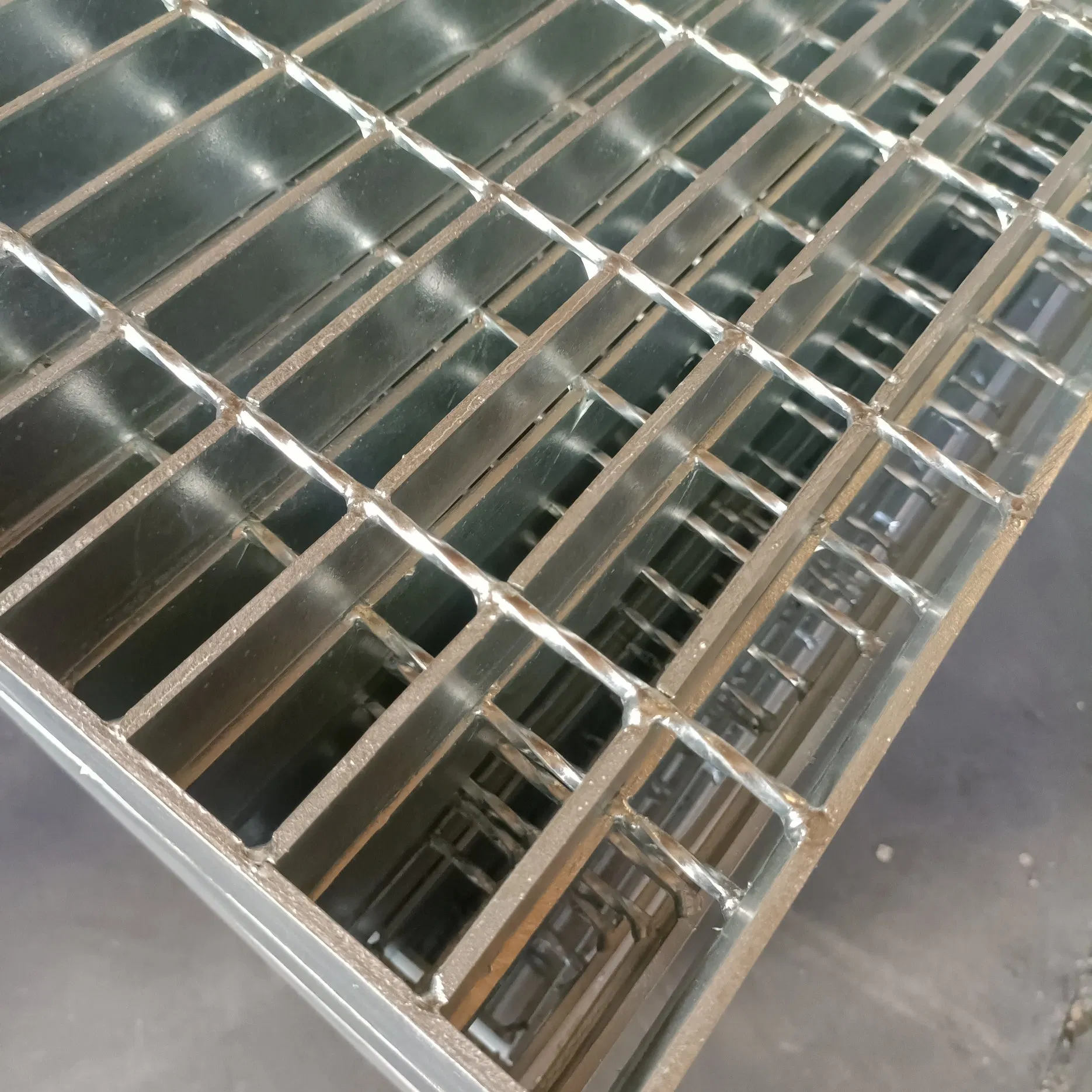 Traditional Style Outdoor Carbon Steel Grating Galvanized Metal Floor Grate