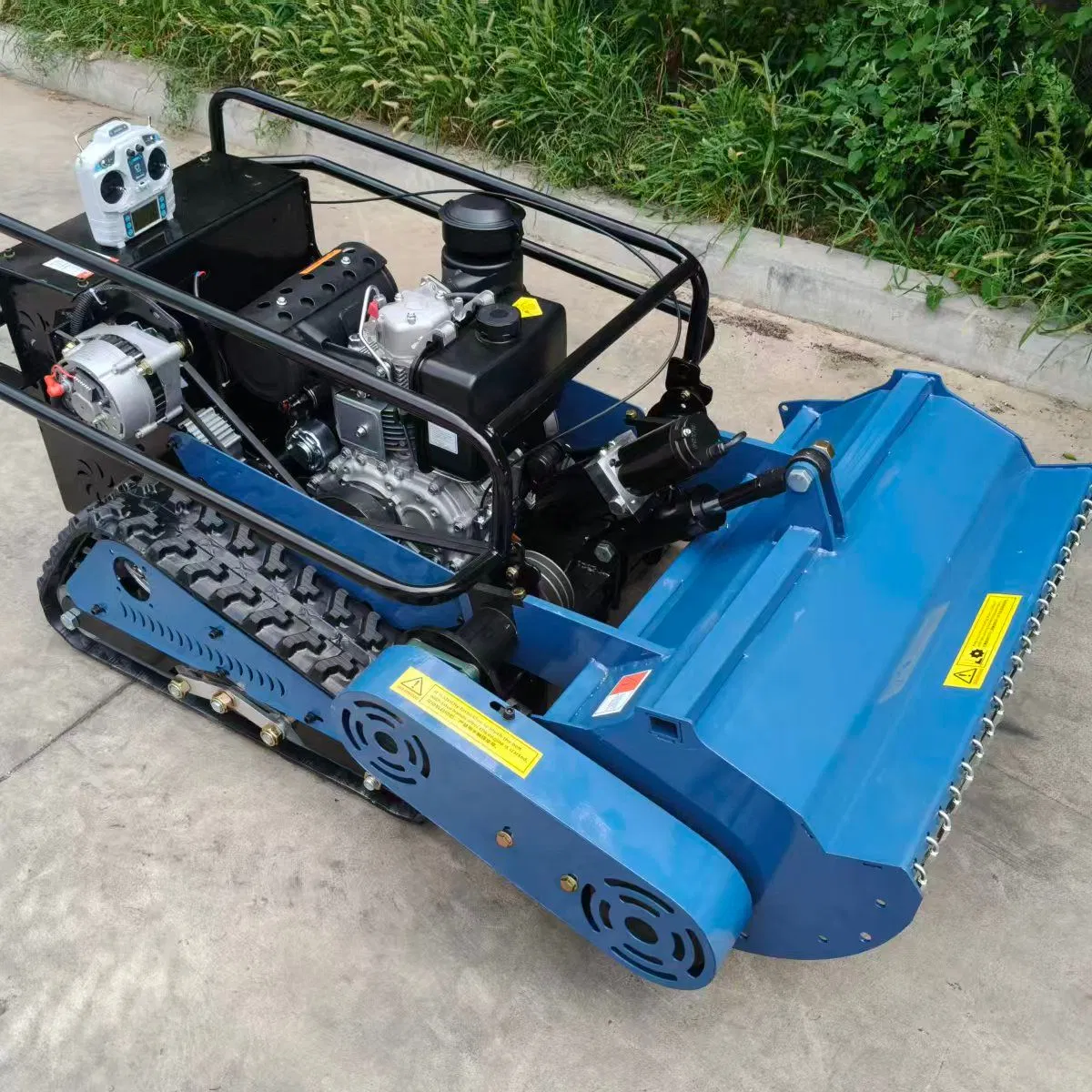 Гусеничная роторная газонокосилка с ДВС и дистанционным управлением