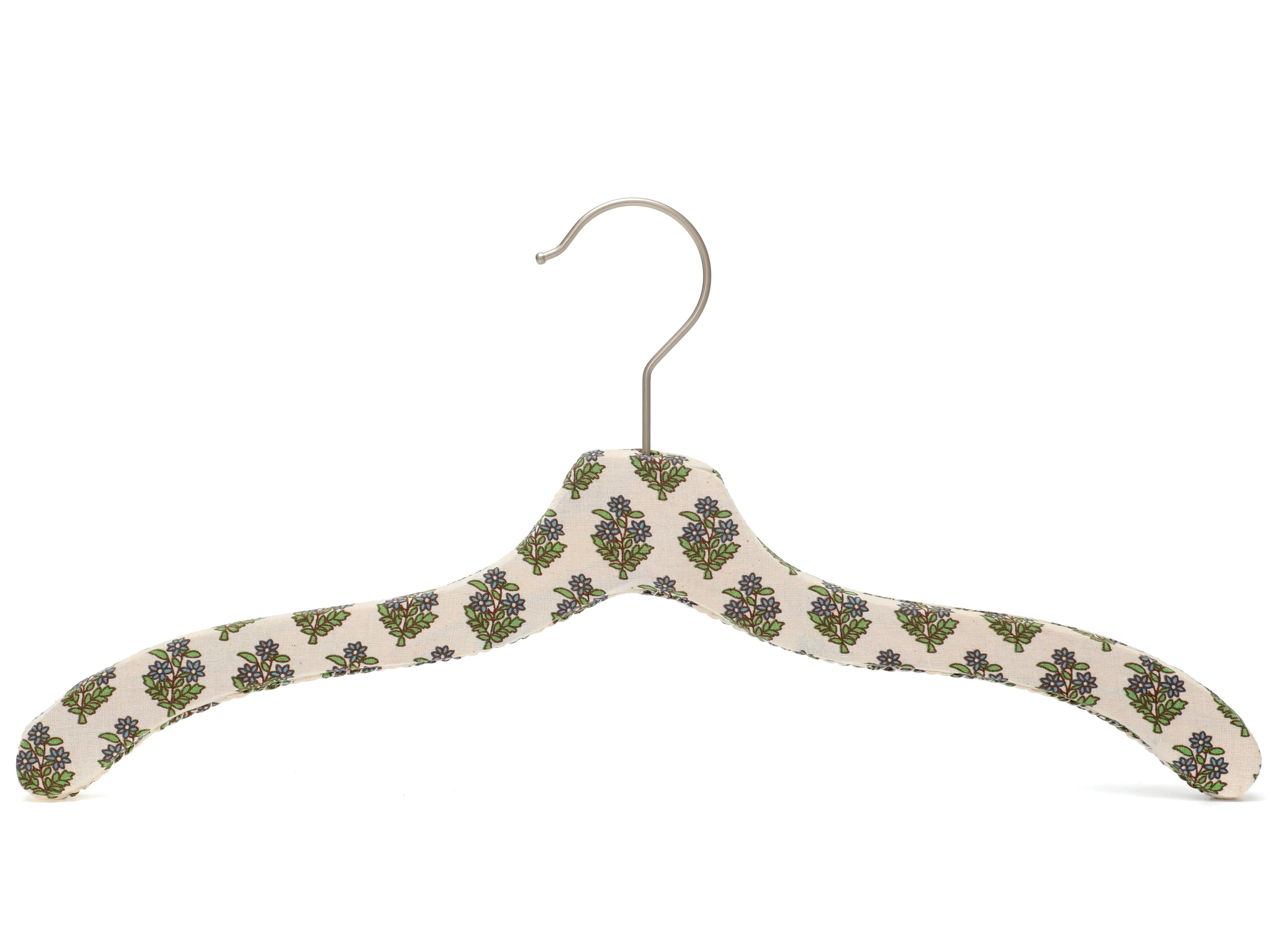 Вешалка для одежды с цветочным узором и мягкой подкладкой
