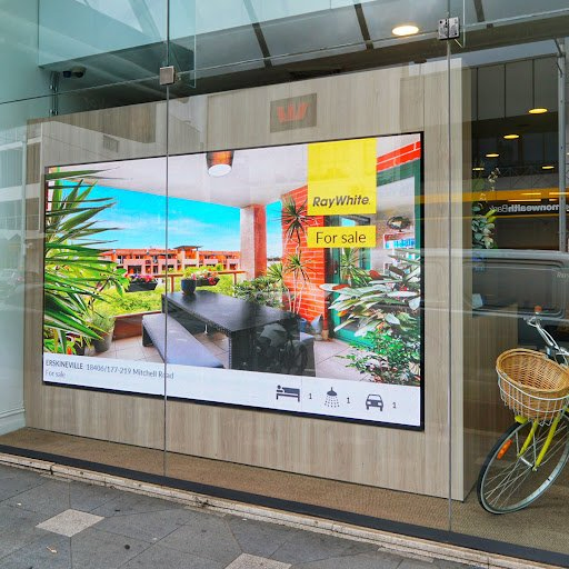 55-дюймовый ультратонкий LCD монитор для рекламы