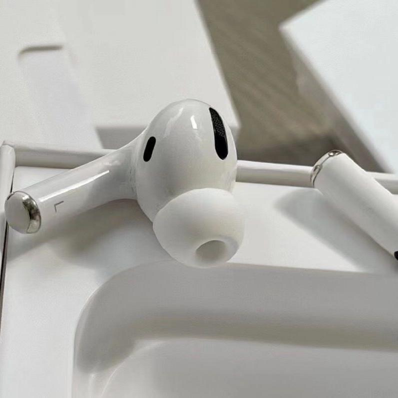 Беспроводные наушники PRO с зарядным кейсом