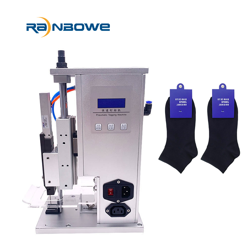 Автомат для этикетирования носков и перчаток