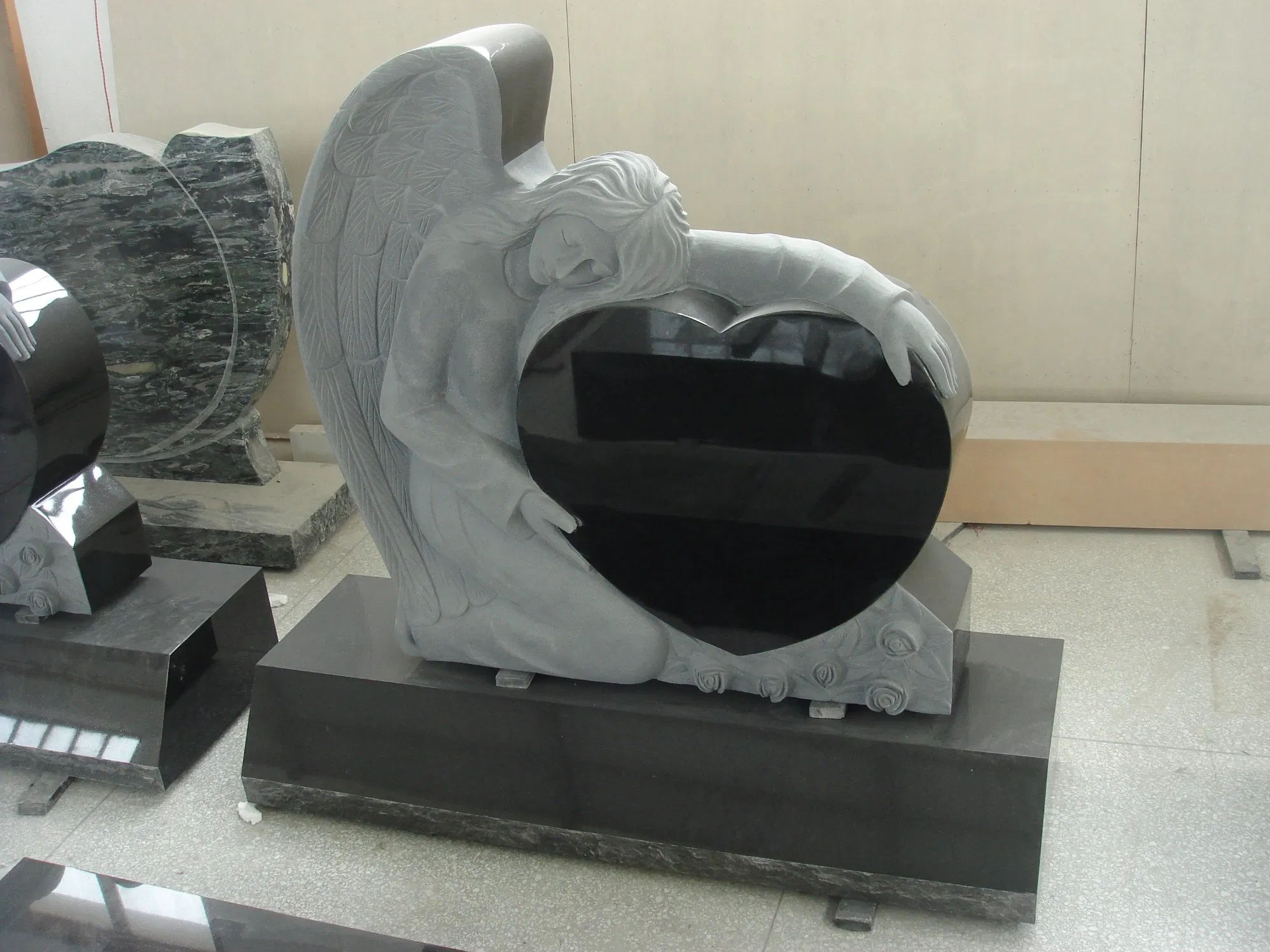 Absolutely Natural Black Granite Funeral Granite Carved Stone Customized Black Headstone/Monument/Tombstone/Memorial