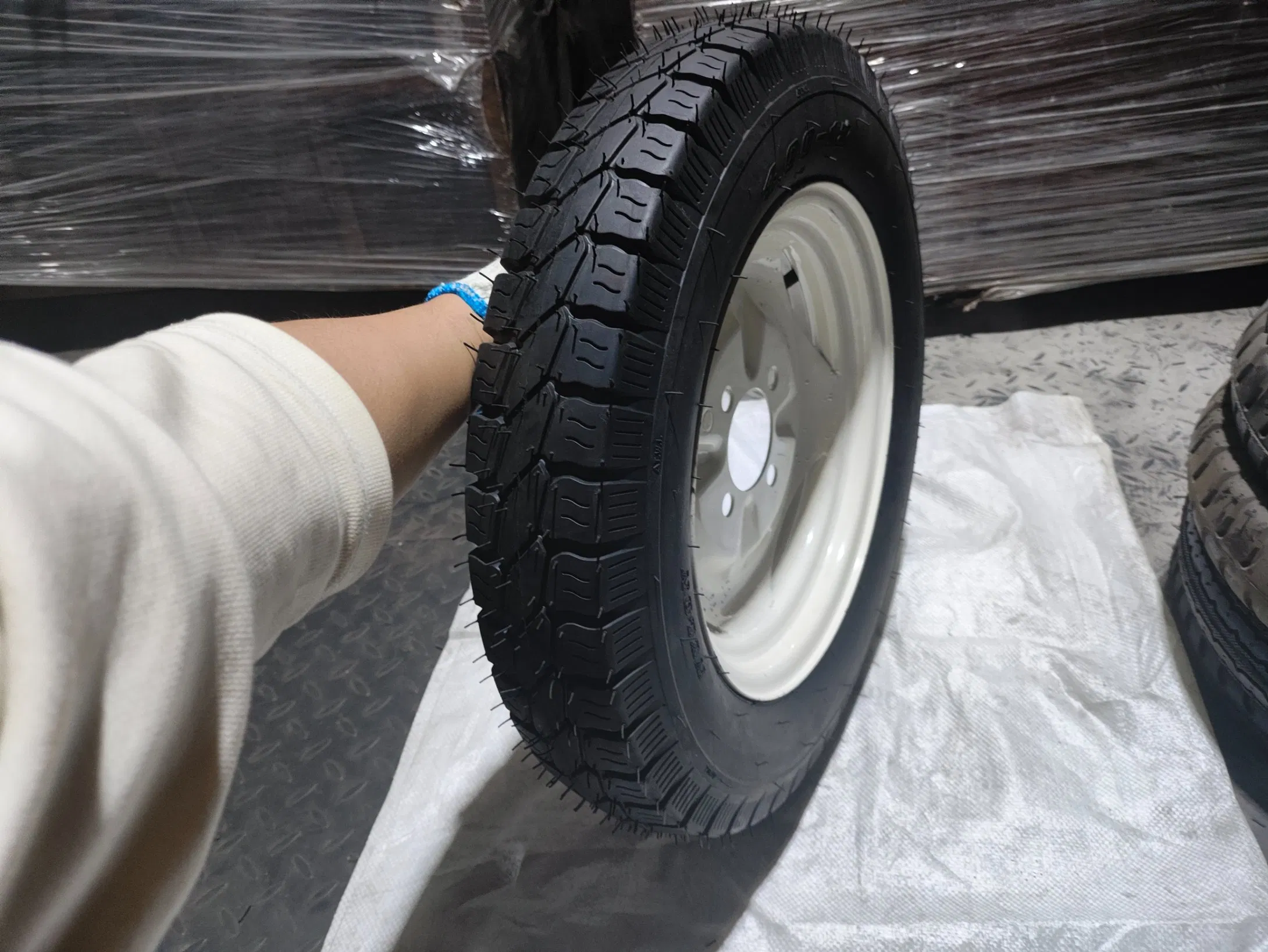 Good Quality Agricultural Tyres of 400X8, 400-10.400-12.5.00-8, 500-10.5.00-12 Pattern Tractor Wheel