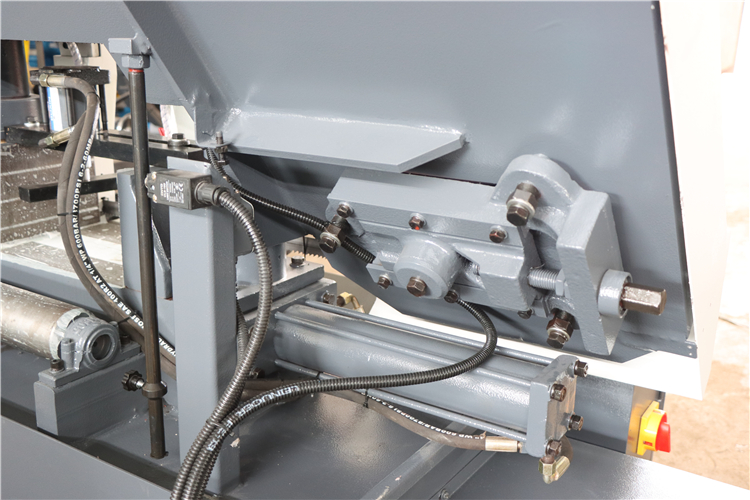 Ленточная пила промышленная автоматическая GH4228