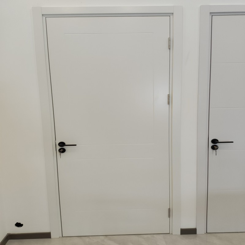 Белая лакированная WPC дверь влагозащищенная