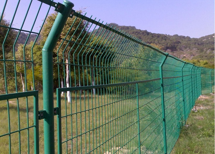 PVC Coated Trangle Bnding Fence/PVC Curved Bending Trangle Fencing/Customized Safety Fencing