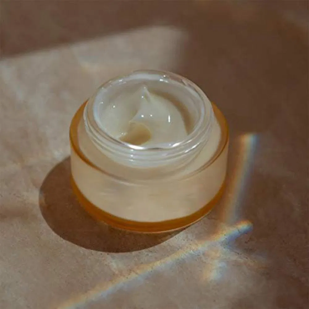 Face Cream with a Waterless Formula Providing Luxurious Making The Skin Elastic