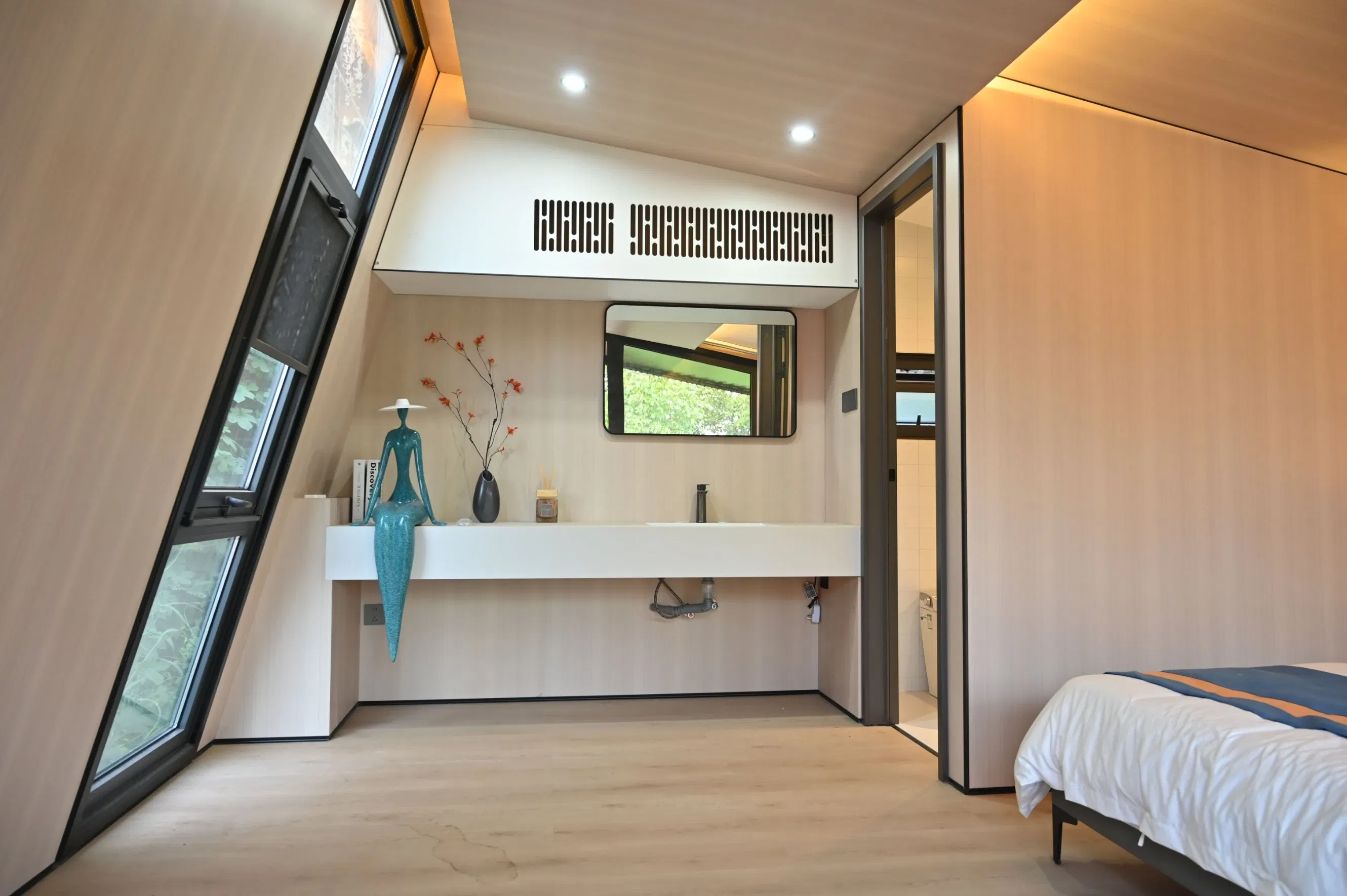 Prefabricated Wellness Cabin Portable Space Capsule Tiny House