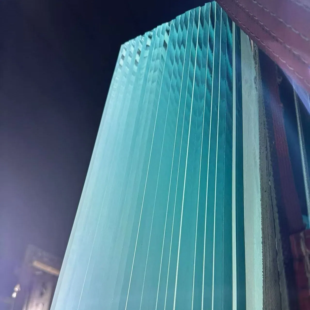 Листовое стекло 4-19 мм для окон и строительства