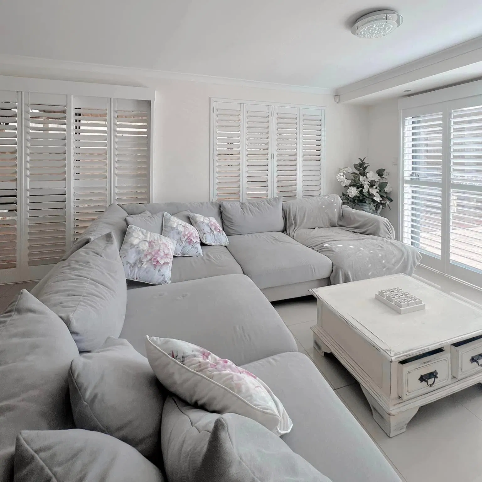 Blackout Shutter with Strong Light and Privacy Used in The Office/Bedroom/Home