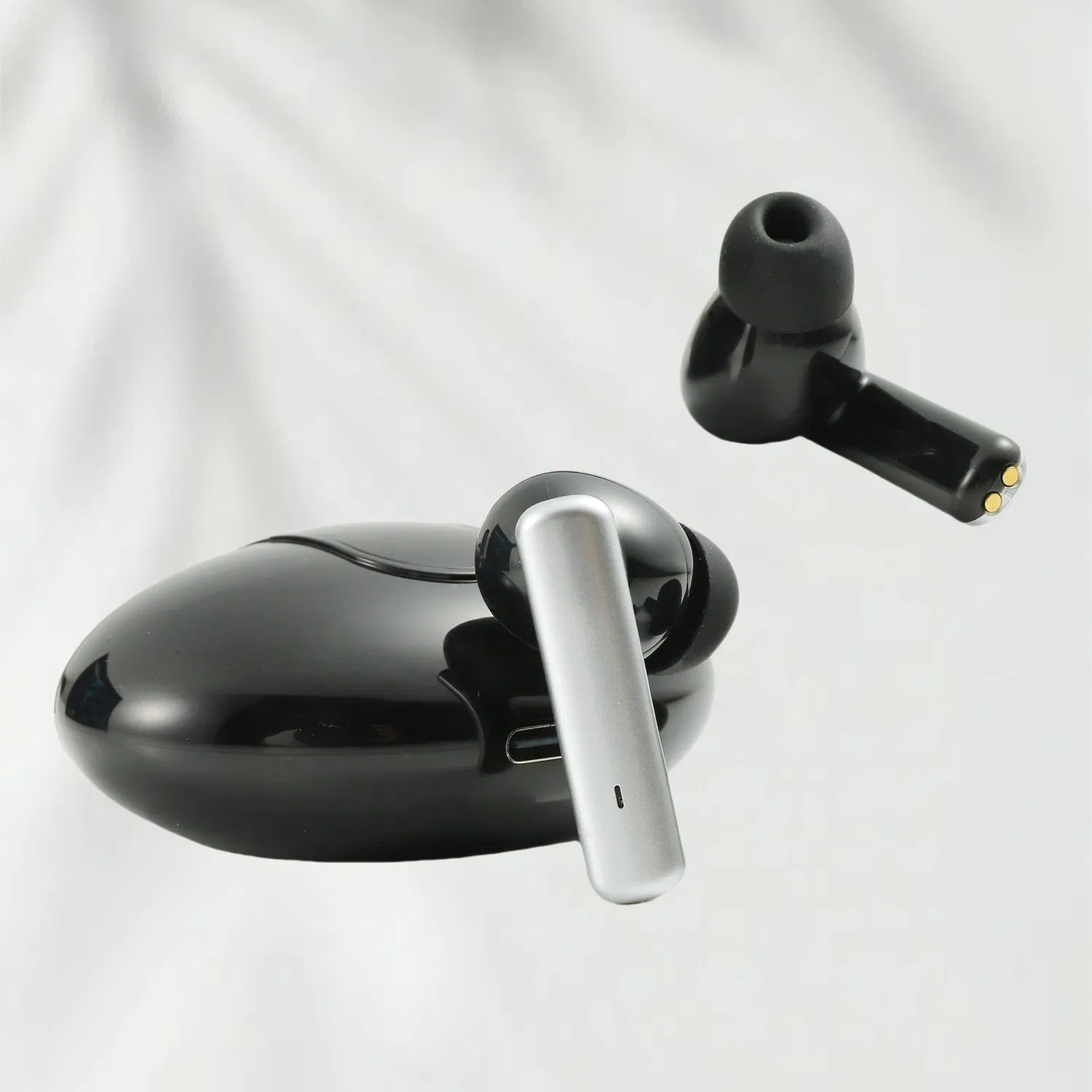 Top Sell Premium Bluetooth Headphone Wireless Earbuds with Long Battery Life