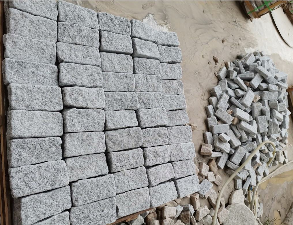 Tumbled Grey/Beige/Red/Black Granite Cobble Stone/Cubestones/Paving Stone for Outdoor