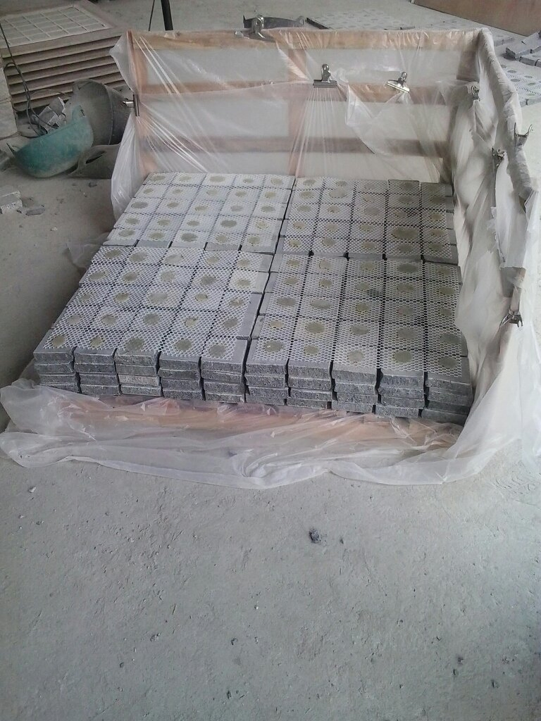 Natural Stone G654 Dark Gray Granite Cube/Cobble Stone Paving for Exterior on Mesh