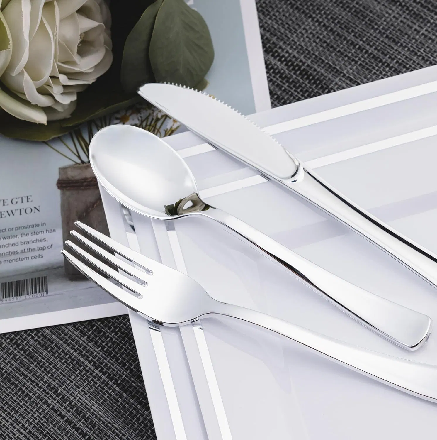 Silver Plastic Spoons Heavy Duty Disposable Spoons Dessert Spoons for Wedding & Party & New Year & Valentine's Day
