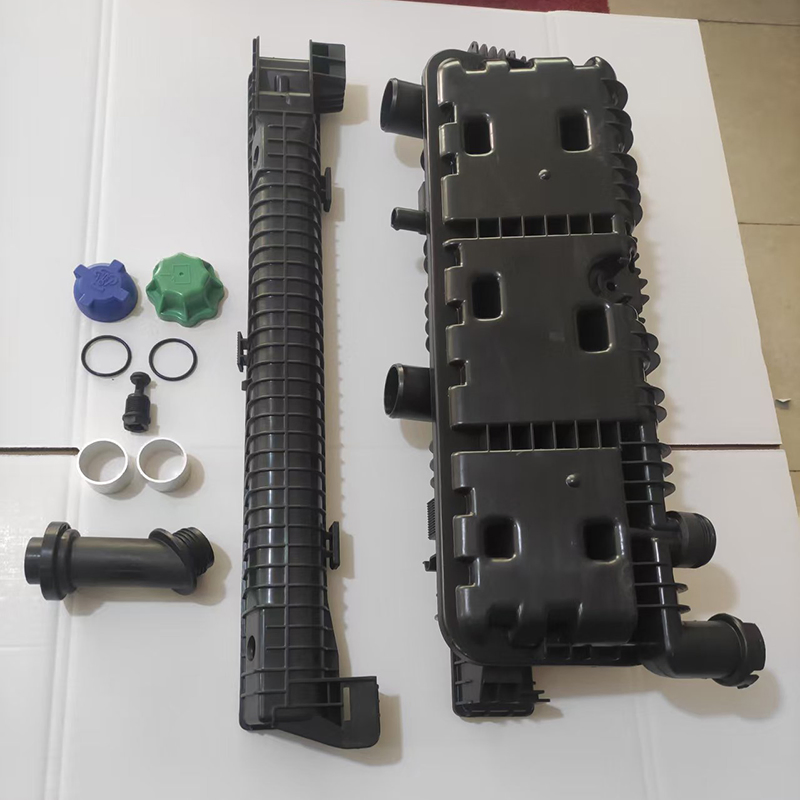 Радиатор Mercedes Benz Atego 18 тонн 940500040