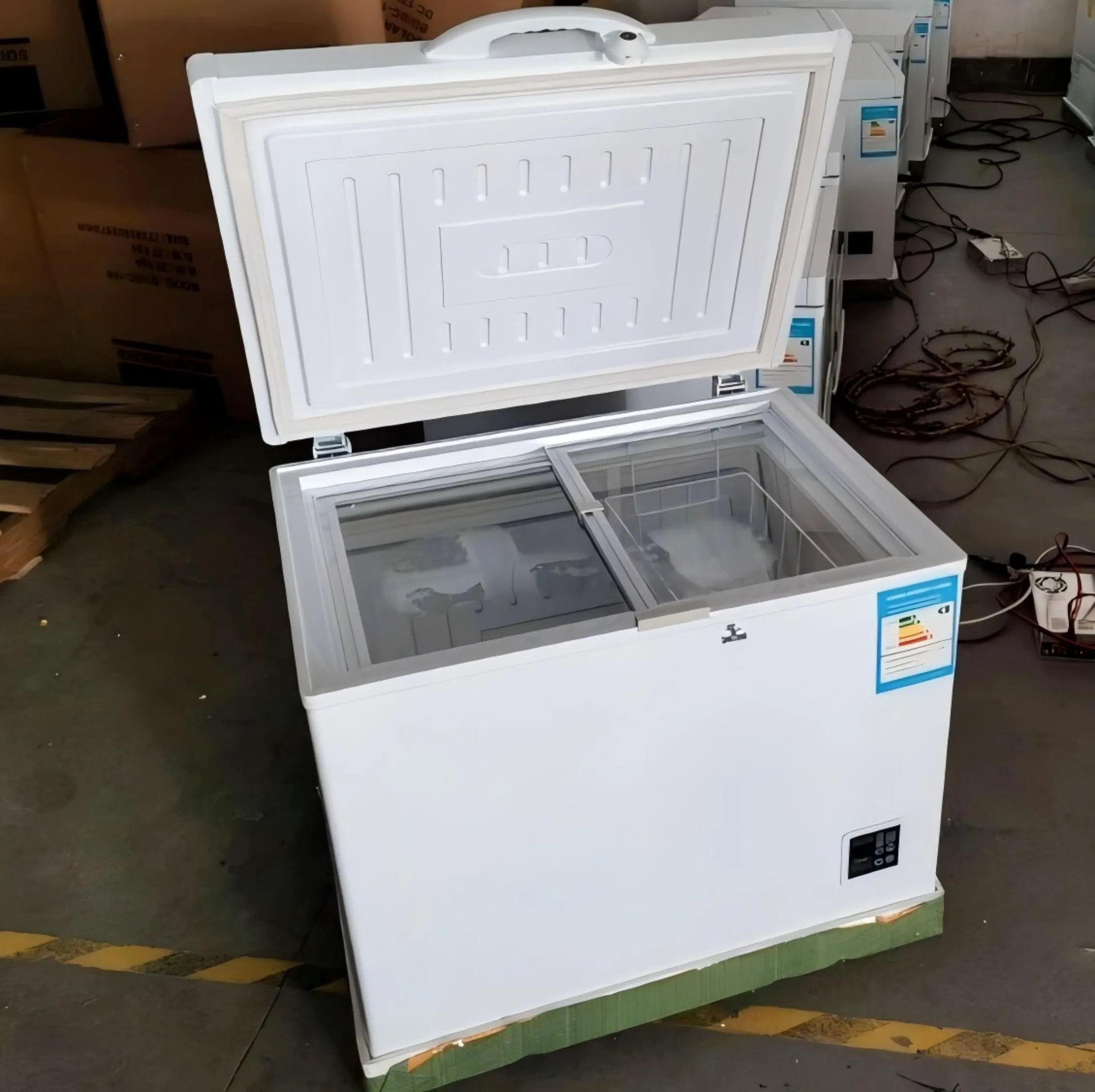 CE, Solar-Powered 12V/24V DC, Bd/Bc 100 L Freezer, Lowest Cooling -25 Degrees, Used in Motor House, Car, Home. Outdoors,