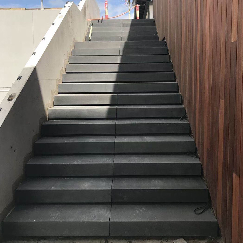 Basalt/Andesite /Volcanic/Blue Stone /Hainan Black Culture Stone/Lava Stone with Micro Hole for Flooring Tiles/Wall Panels/Steps/Stairs/Paving/Paver Price