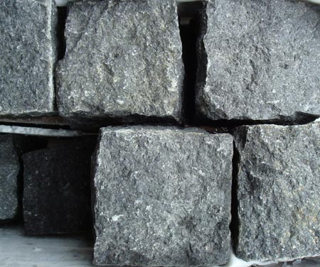 Black Granite Cobblestone/Cube Stone/Paving Stone with Natural Split Tumbled Flamed