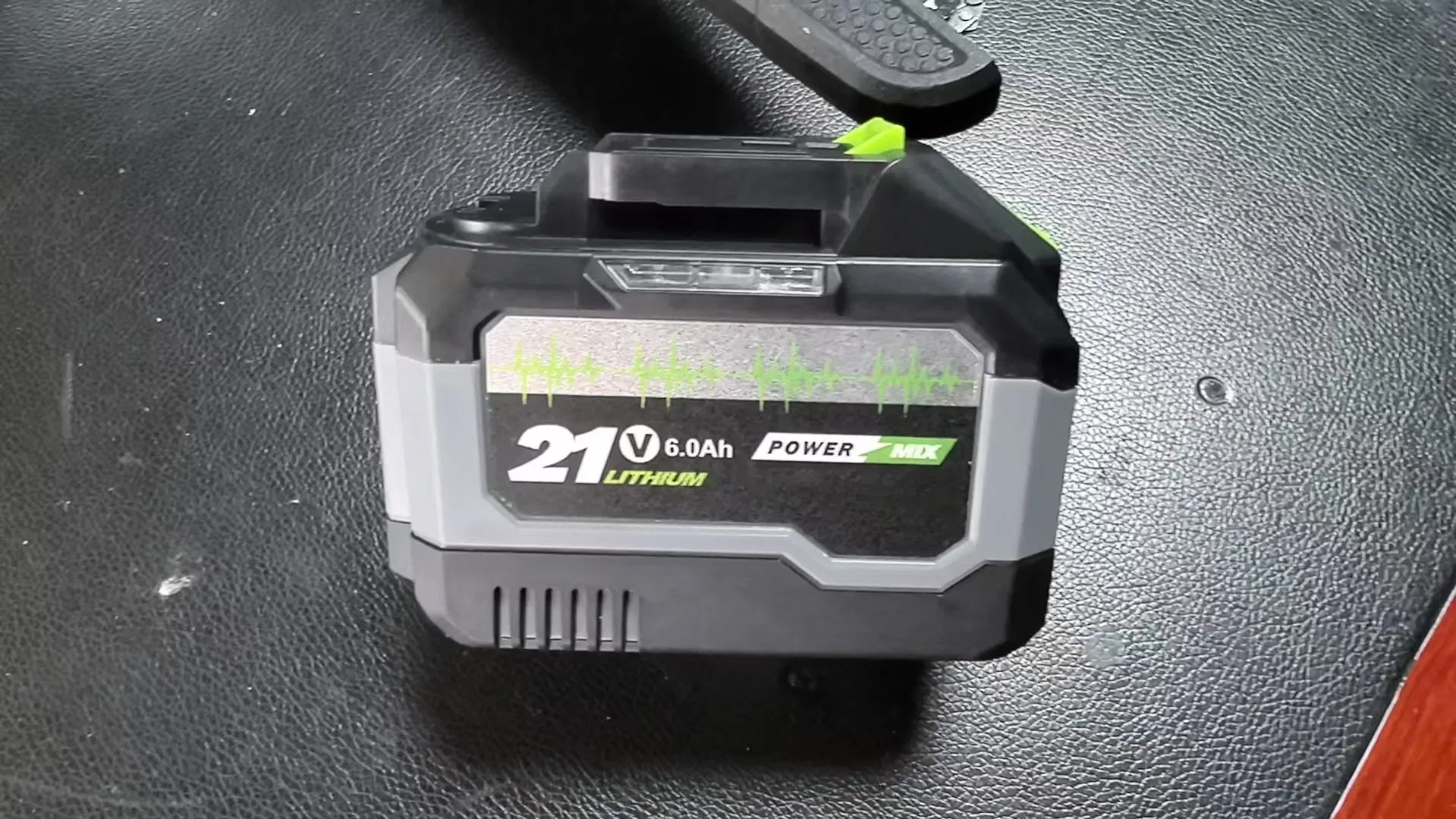 Gardening Tools Lithium Battery Electric Rechargeable 12'' Cordless Chain Saw