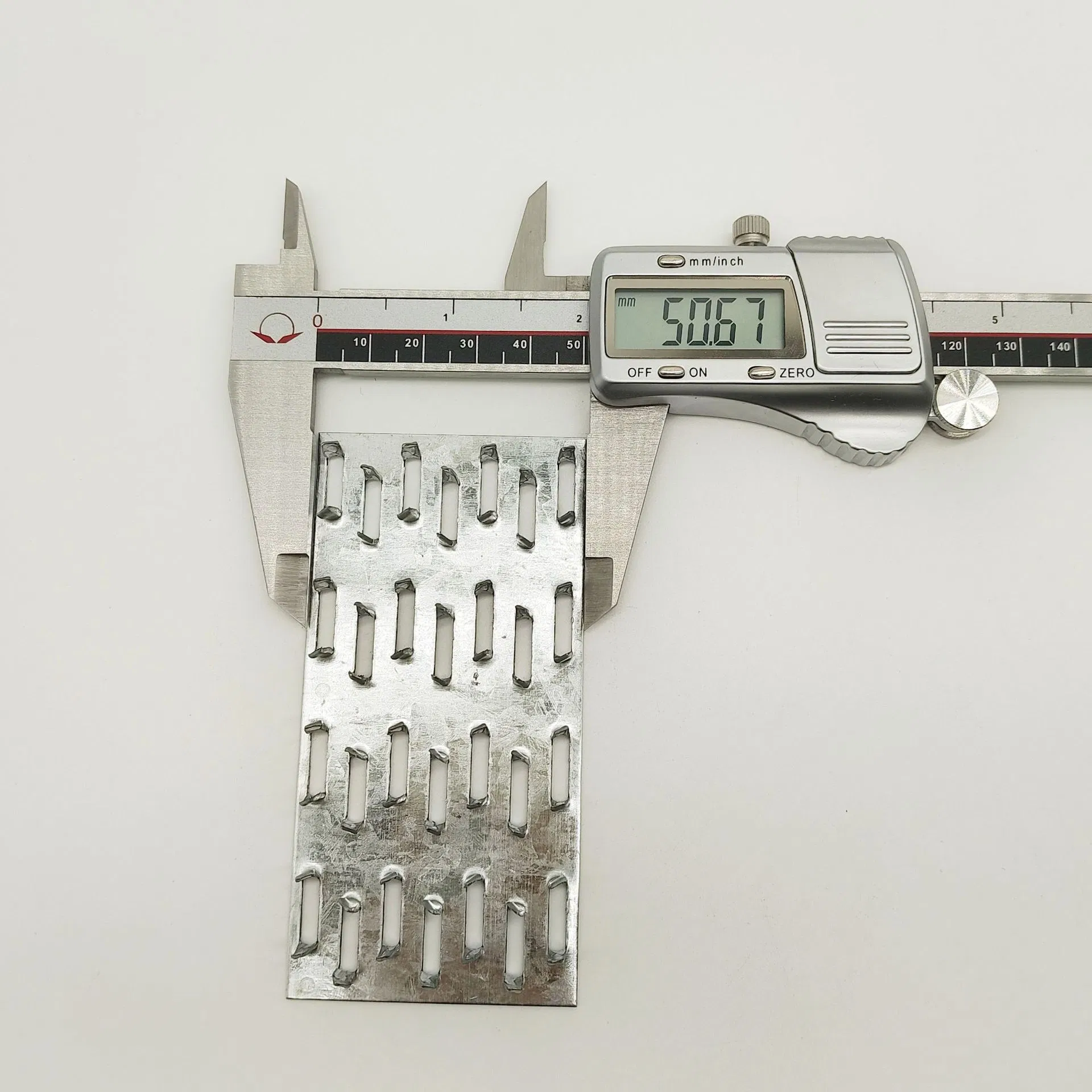 HDP Wood House Connection Metal Round Barbed Plate