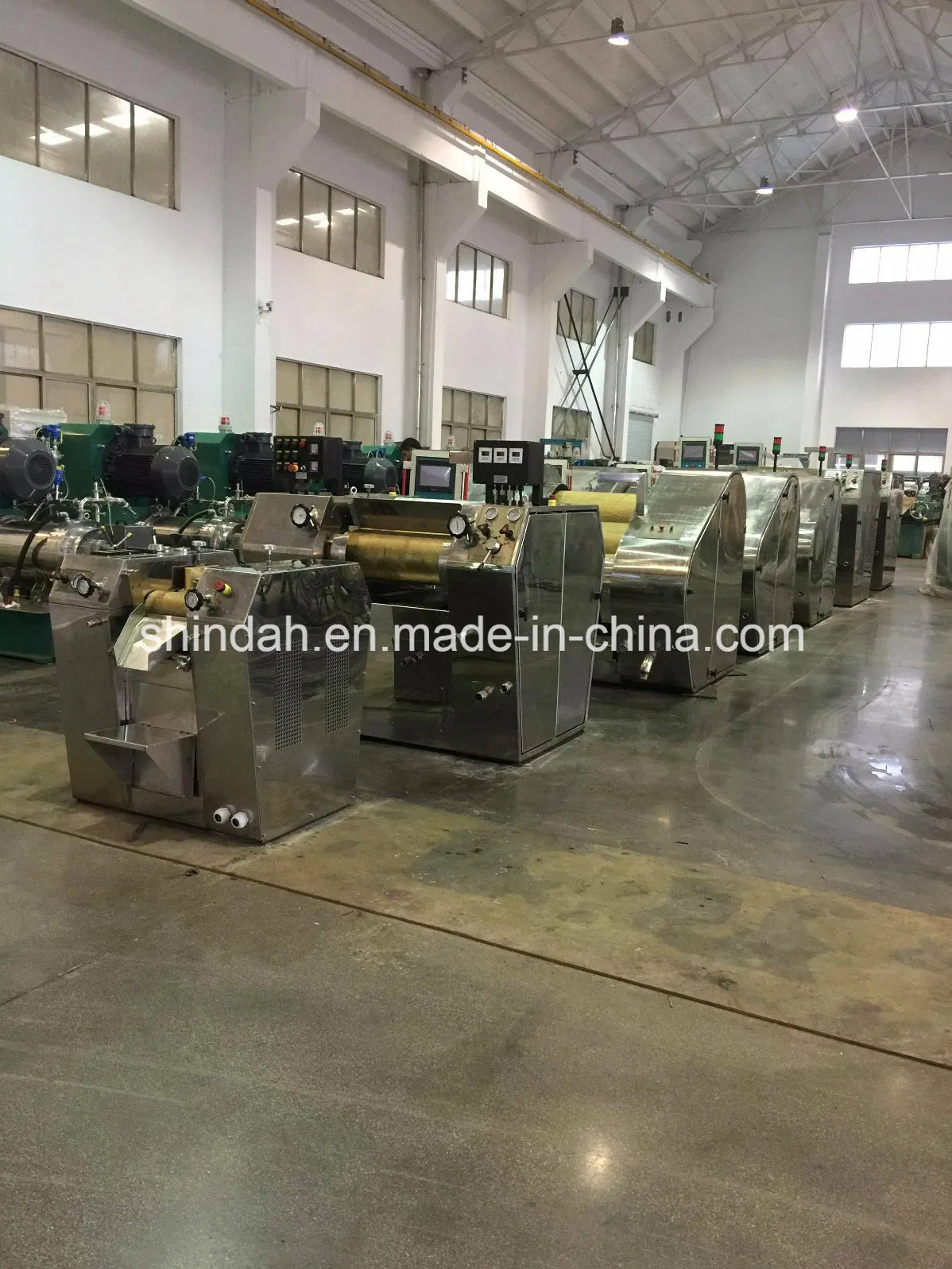 Трехвалковая мельница для пигментов