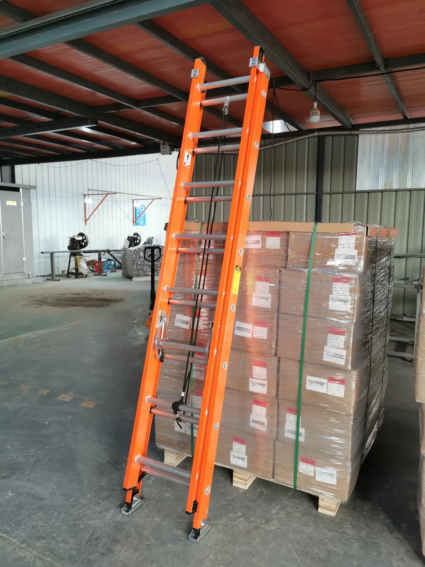 Extension 4 Meter Red Fiberglass Telescopic Ladder Manufacturer
