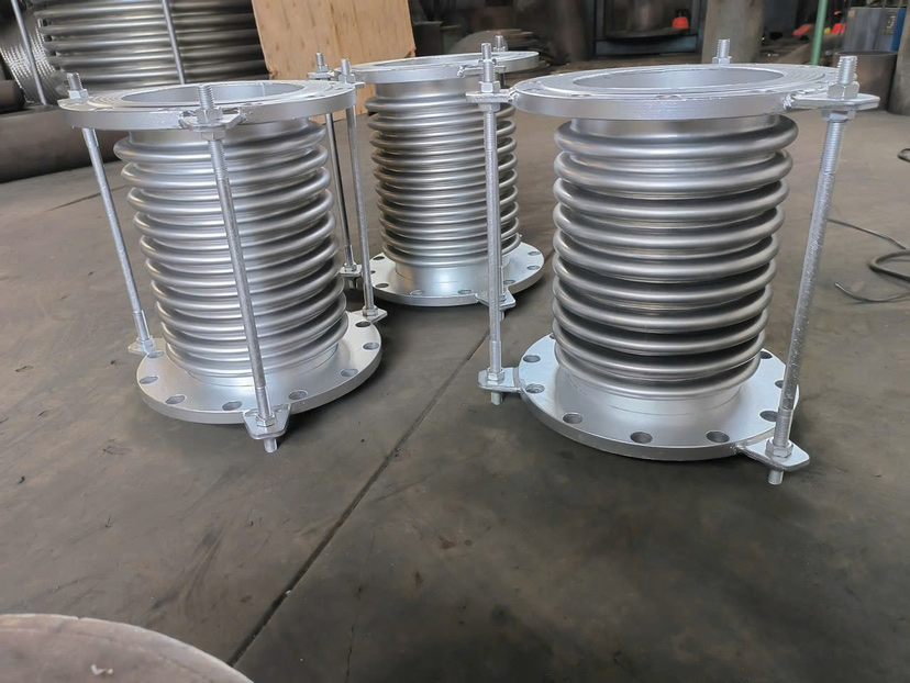 BS4504 Pn25 Flanged A105 CS Steel Bellow Expansion Joint